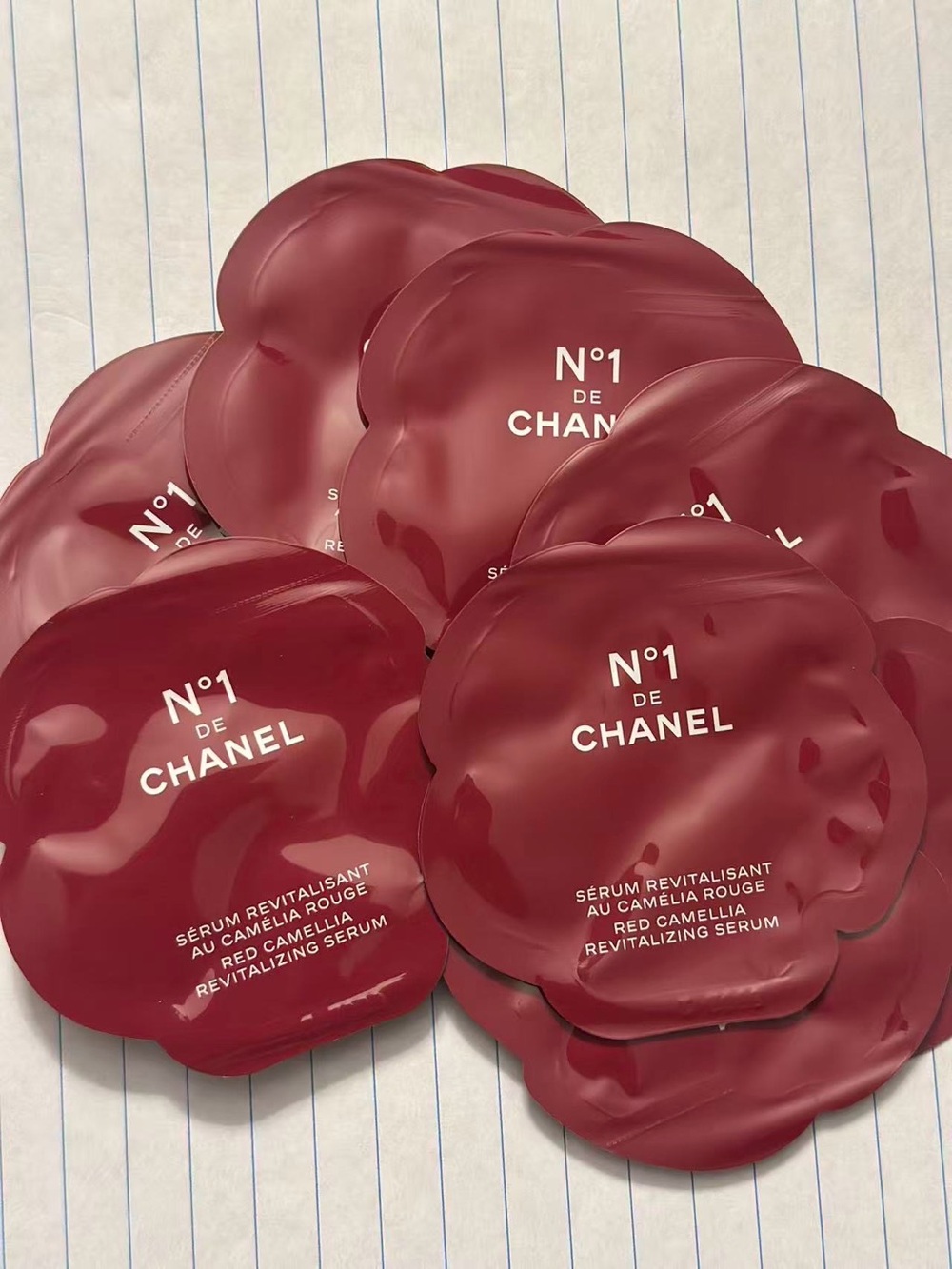 CHANEL N°1 Red Camellia Revitalizing Serum Sachets